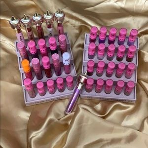 Jeffree Star displays